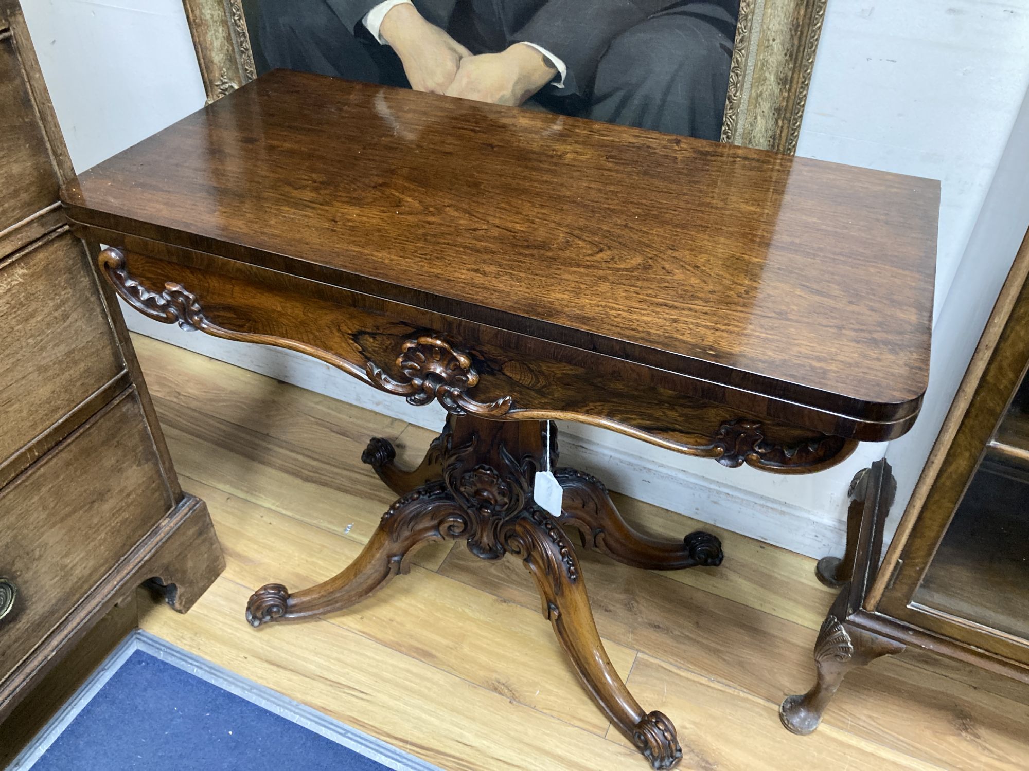 An early Victorian rosewood card table, width 90cm, depth 45cm, height 73cm